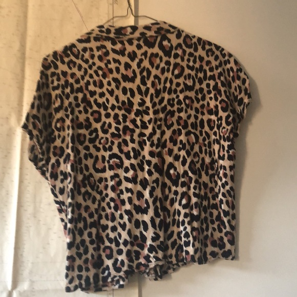 Cute leopard print button down tee - Picture 5 of 5